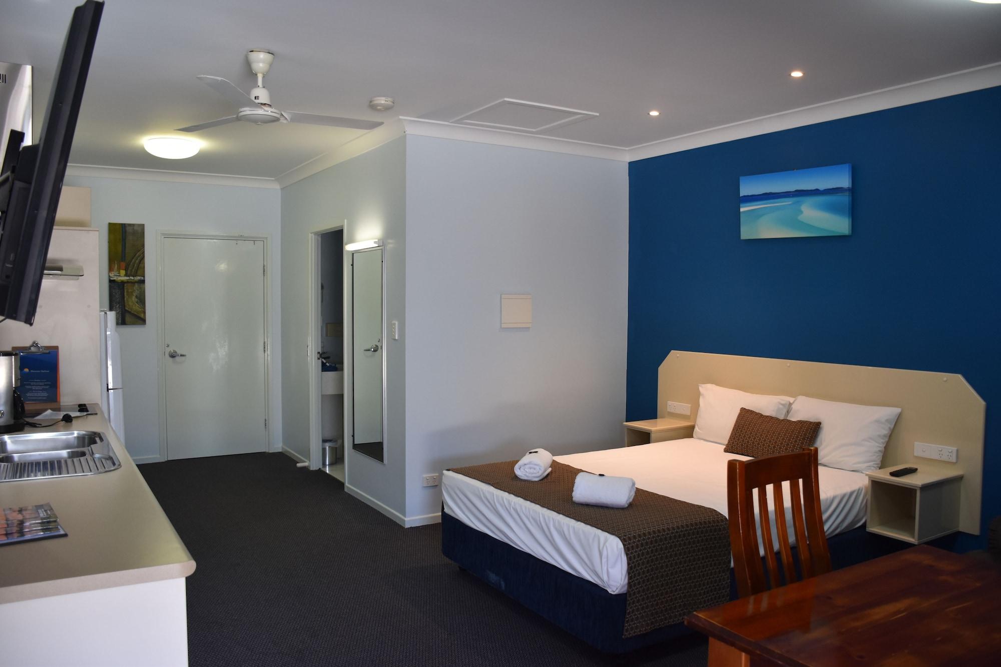 Bluewater Harbour Motel Боуэн Экстерьер фото