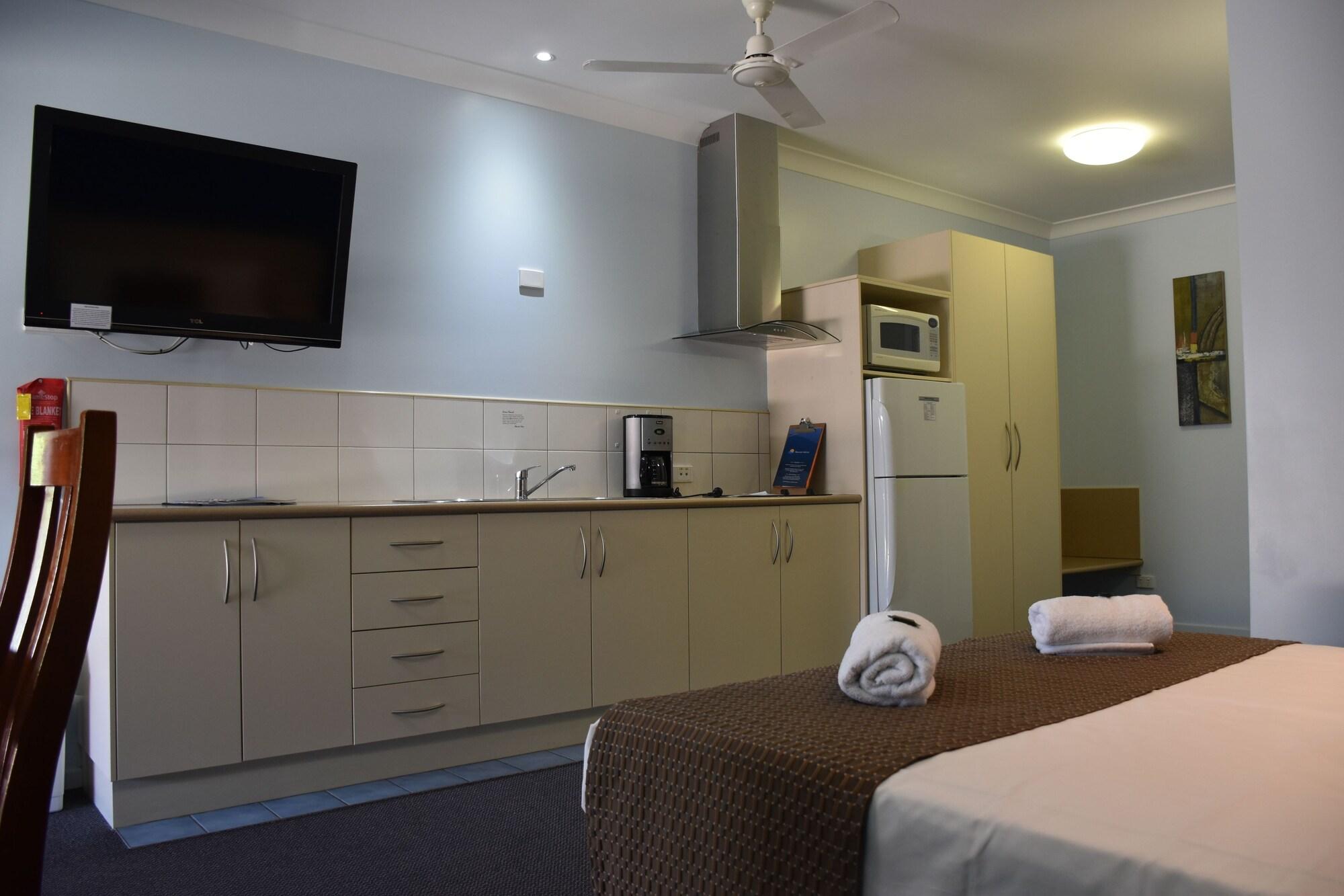 Bluewater Harbour Motel Боуэн Экстерьер фото