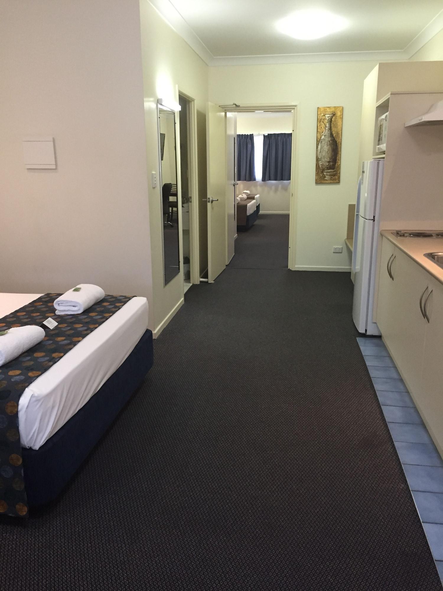 Bluewater Harbour Motel Боуэн Экстерьер фото