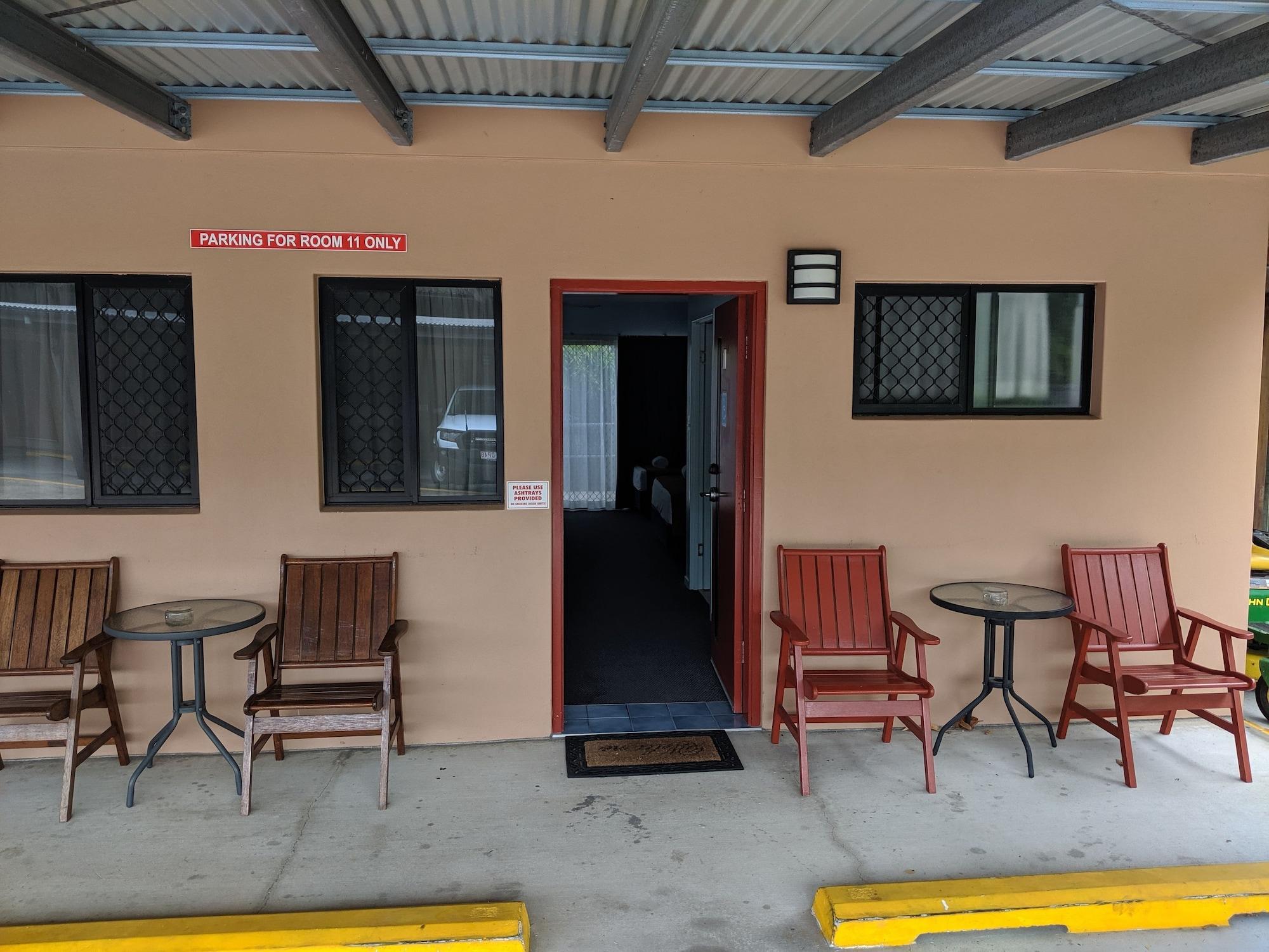 Bluewater Harbour Motel Боуэн Экстерьер фото