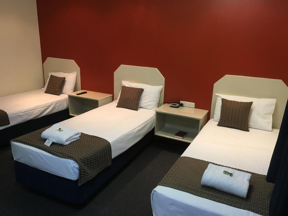Bluewater Harbour Motel Боуэн Экстерьер фото