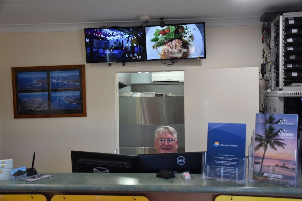 Bluewater Harbour Motel Боуэн Экстерьер фото