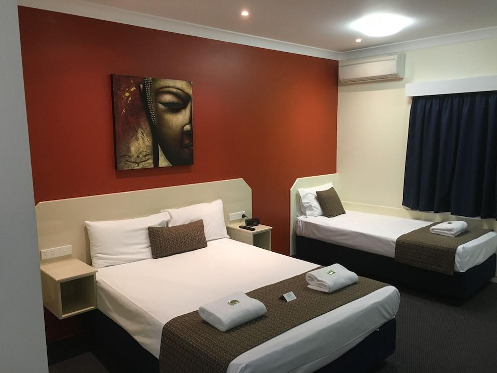Bluewater Harbour Motel Боуэн Экстерьер фото