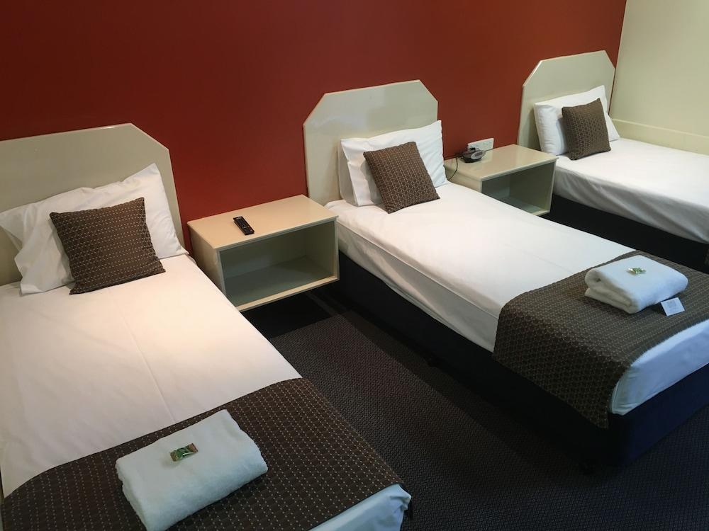 Bluewater Harbour Motel Боуэн Экстерьер фото
