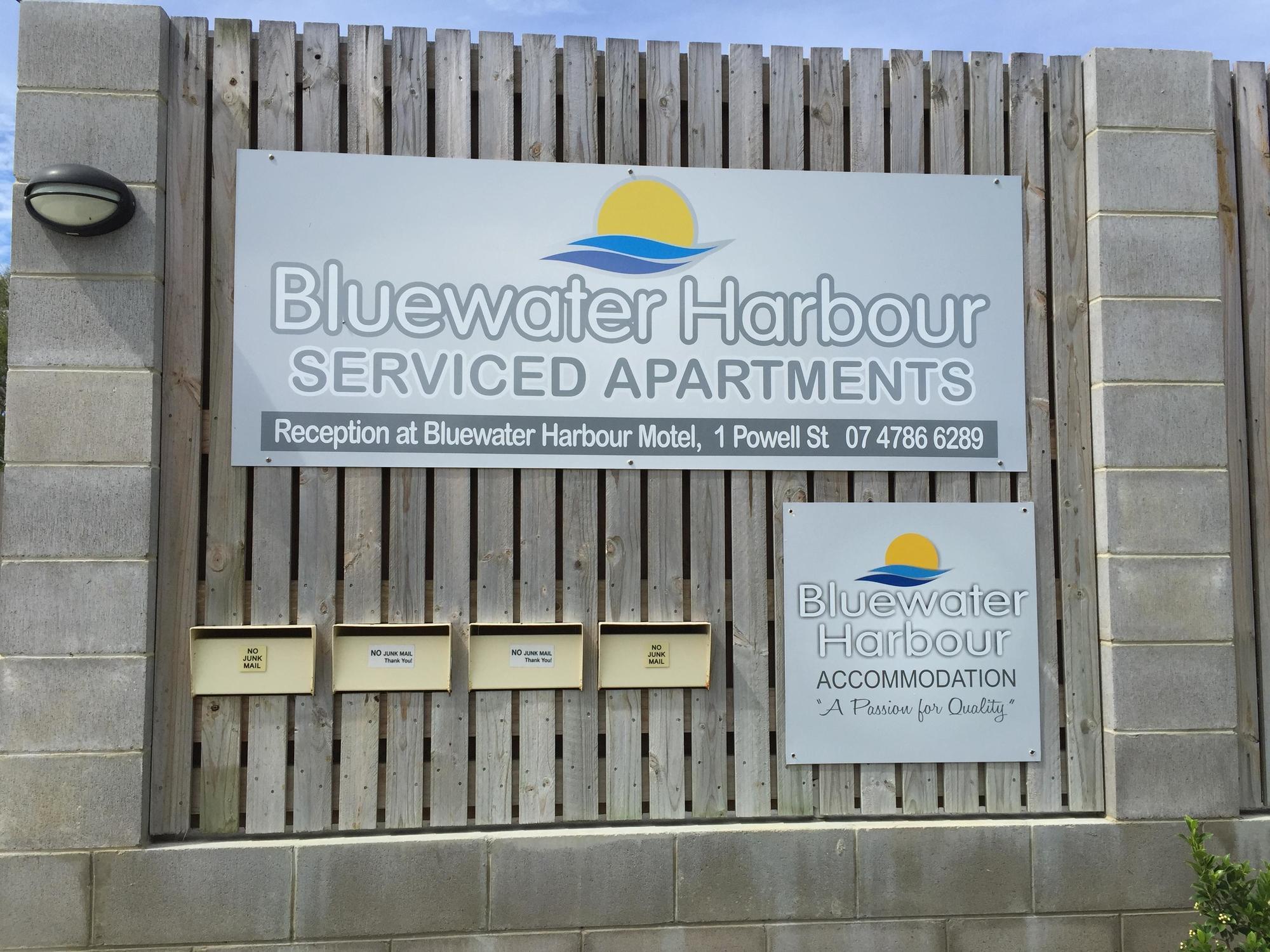 Bluewater Harbour Motel Боуэн Экстерьер фото