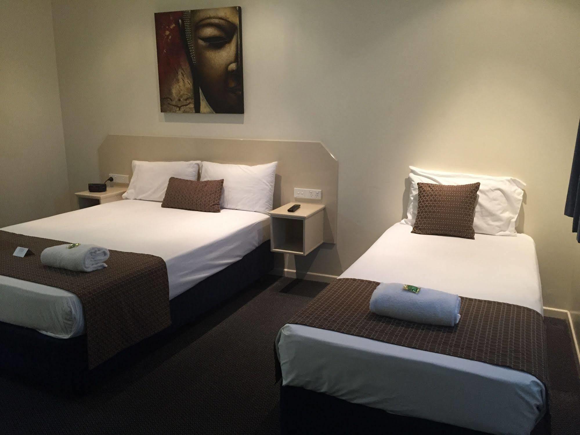 Bluewater Harbour Motel Боуэн Экстерьер фото