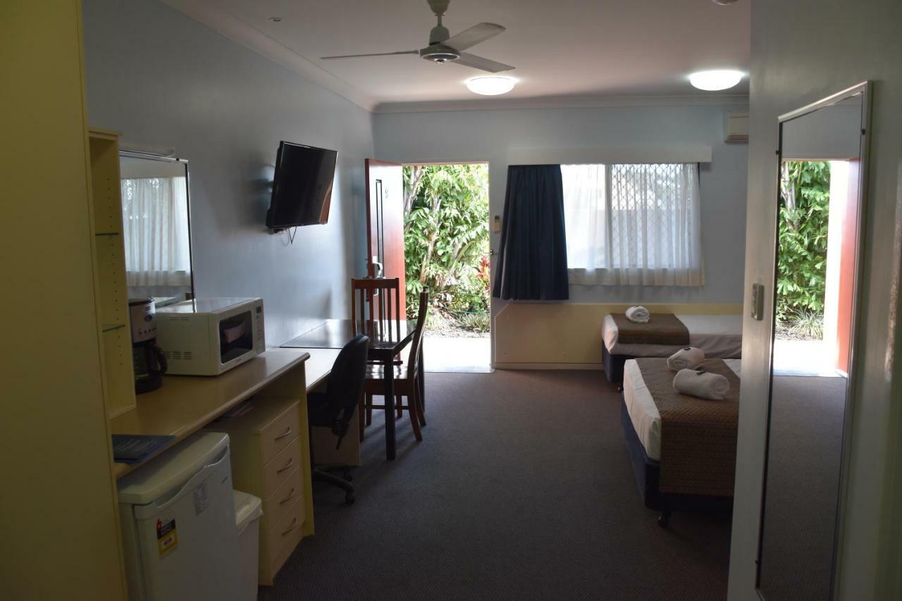 Bluewater Harbour Motel Боуэн Экстерьер фото